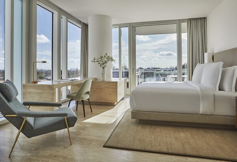 Люкс Адаптированный для Инвалидов, Four Seasons Hotel At The Surf Club