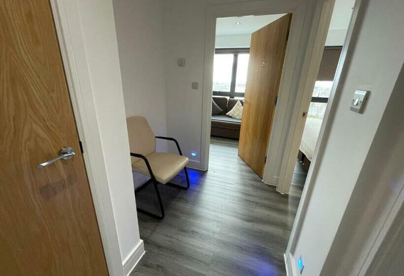 Апартаменты 3 Спальни, Ilford Tower Apartments