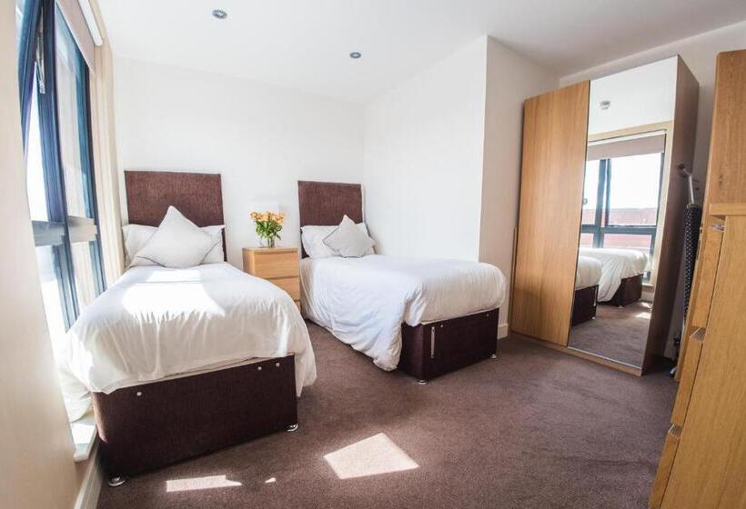 Апартаменты 3 Спальни, Ilford Tower Apartments