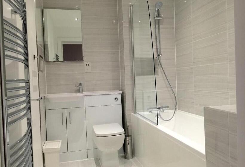 Номер Стандарт, Ilford Tower Apartments