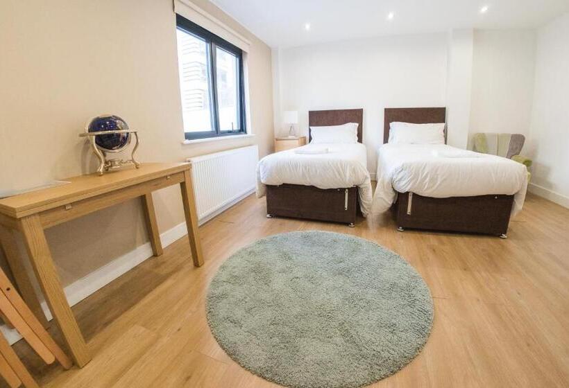 Номер Стандарт, Ilford Tower Apartments