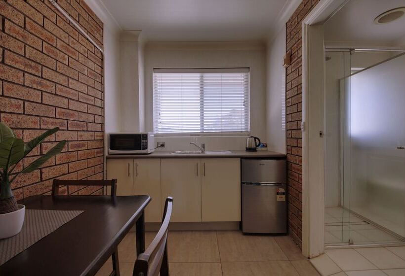 Семейный Номер, Tuncurry Motor Lodge