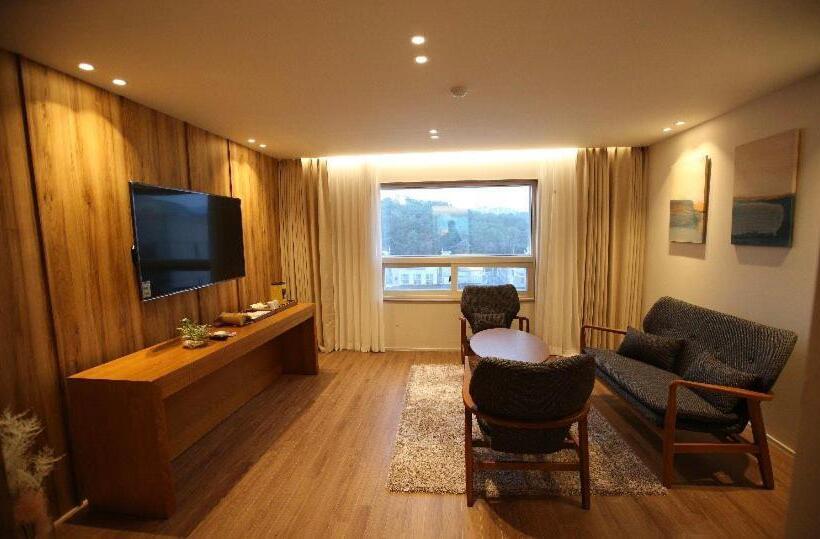 Family Suite, Am Ort