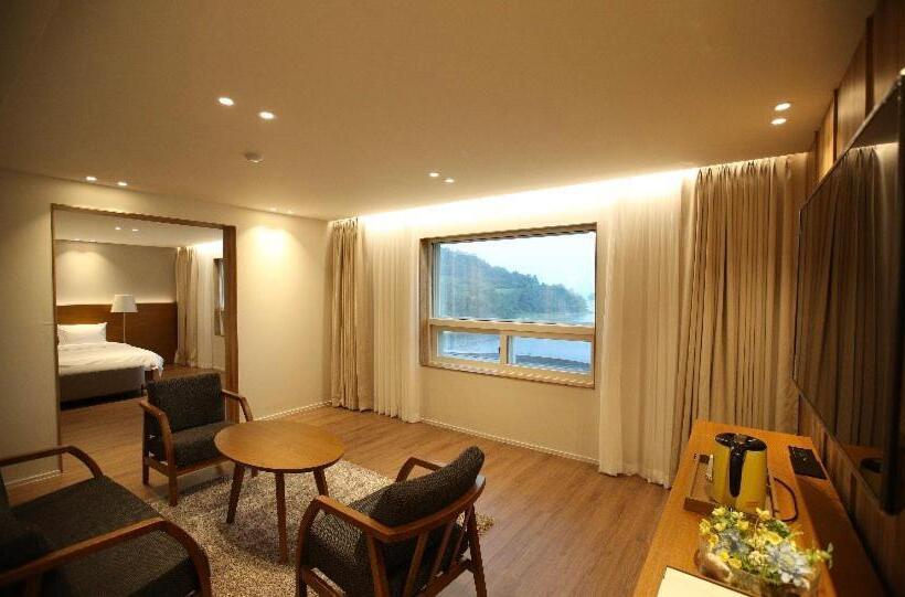 Family Suite, Am Ort