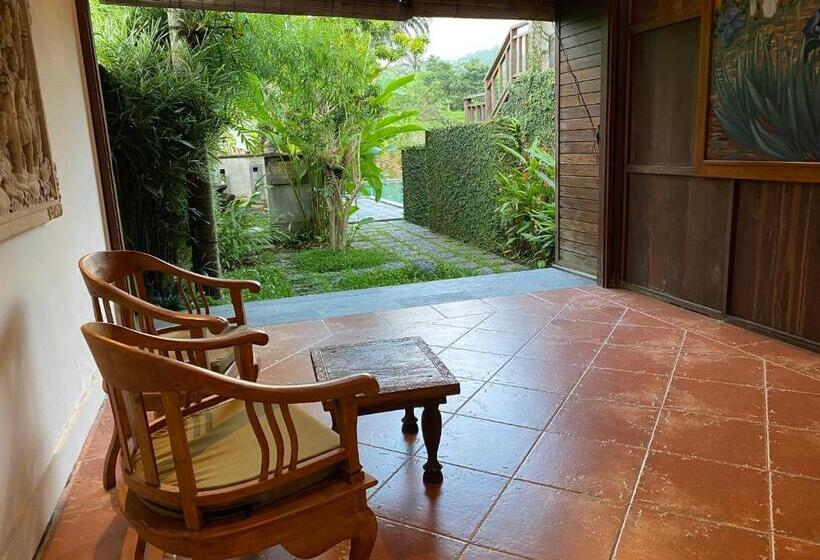 Номер Стандарт Вид на Бассейн, Sawah Indah Villa