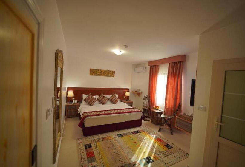 اتاق لوکس با تخت بزرگ, Petra Plaza
