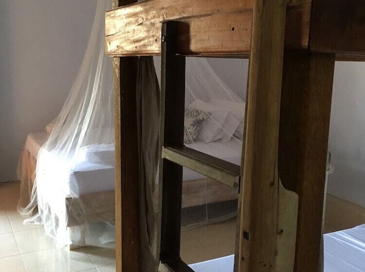 Семейный Номер, Bajo Sunset Hostel
