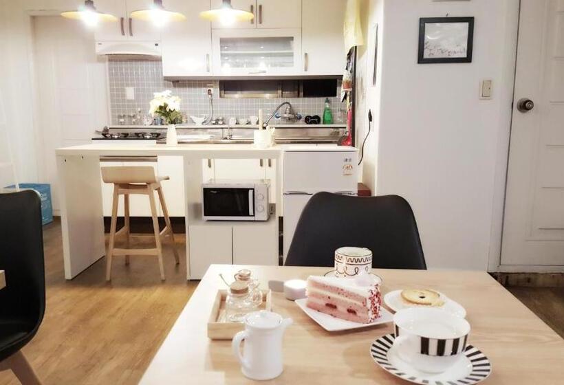 Апартаменты 2 Спальни, Hongdae Mainstreet Two Room House
