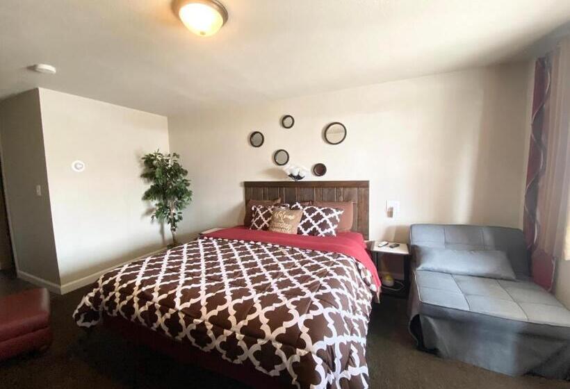 غرفة قياسية سرير كينج, Roundtop Mountain Vista   Cabins And Motel