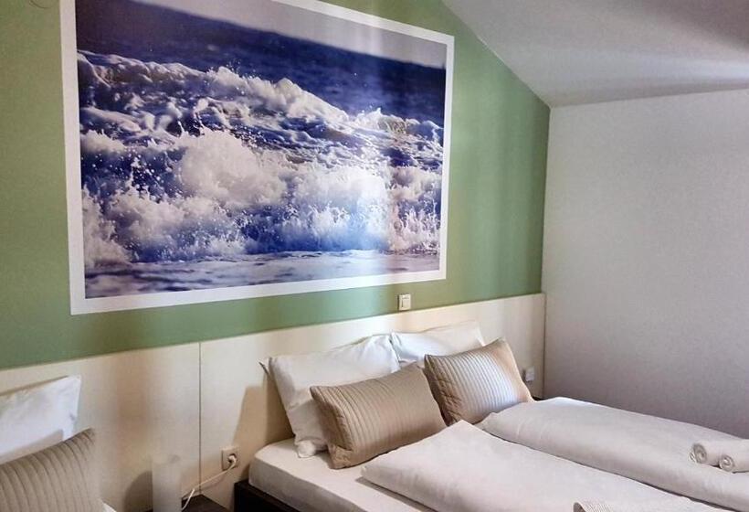 Triple Room Sea View, Bed & Breakfast Marta & Tona