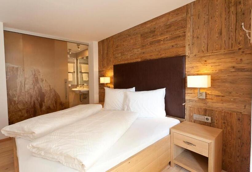 Люкс с Балконом, Dolmites Nature Hotel Vigilerhof
