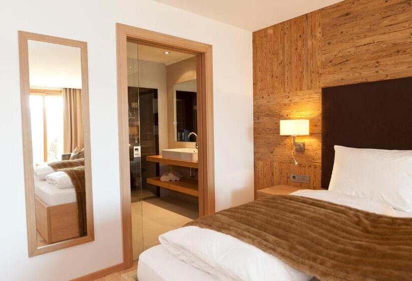 Люкс с Балконом, Dolmites Nature Hotel Vigilerhof