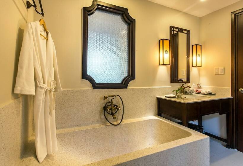 اتاق لوکس با چشم‌انداز استخر, Hoi An Field Boutique Resort & Spa