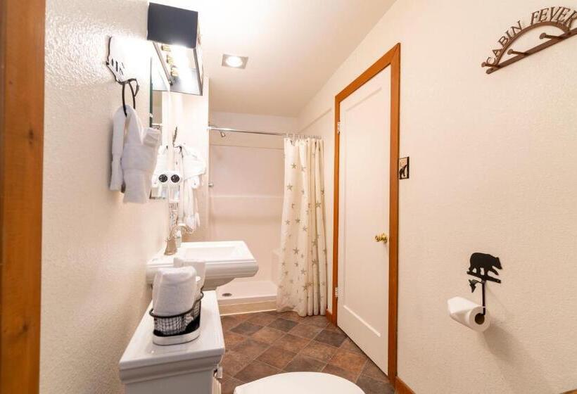 اتاق استاندارد با چشم‌انداز دریاچه, Camp Richardson Resort