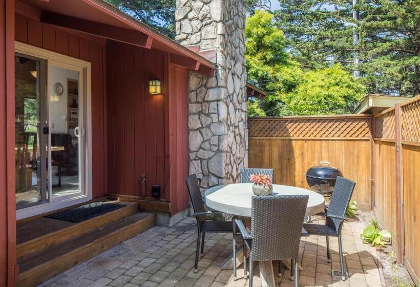 디럭스 스위트 킹 침대, Andril Fireplace Cottages