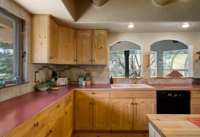 디럭스 스위트, Mariposa Lodge Bed And Breakfast
