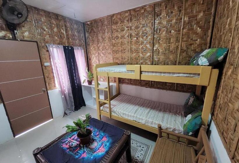 Кровать в Общей Комнате, Nipaville Camphouse