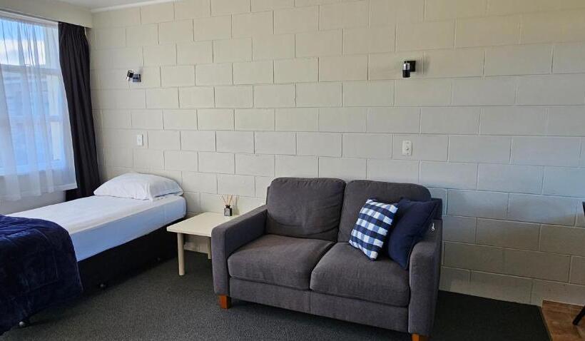 Семейный Номер, Endeavour Lodge Motel