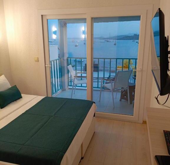 Номер Стандарт Вид на Море, Mia Hill Suites