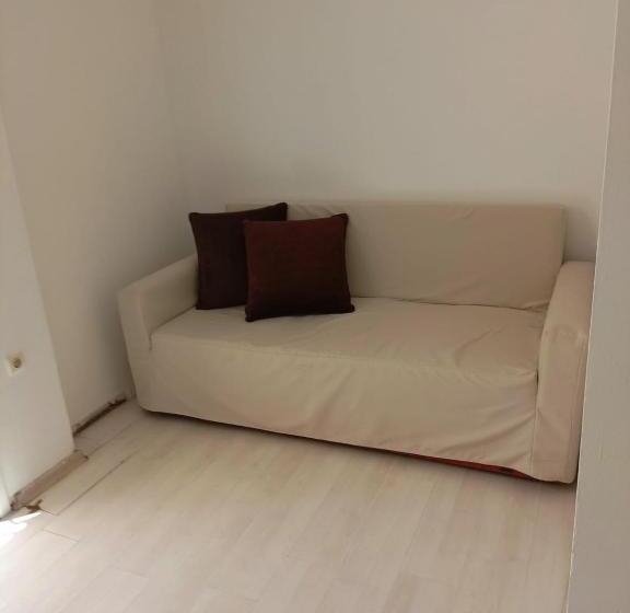 Студия Стандарт, Mia Hill Suites