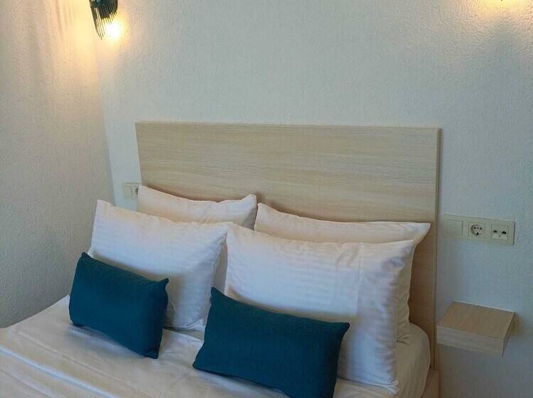 Номер Стандарт Вид на Море, Mia Hill Suites