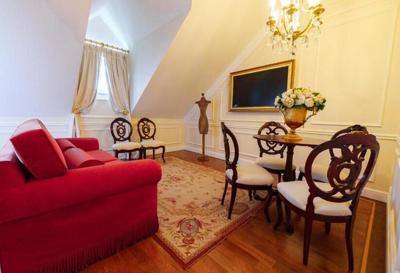 سوییت خانوادگی, Boutique Hotel Teatro