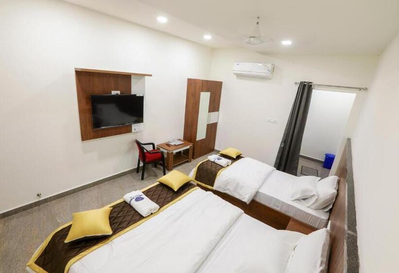 اتاق لوکس سه تخته, Naga Luxury Suites  Triple Bed Room   Driver Free Stay