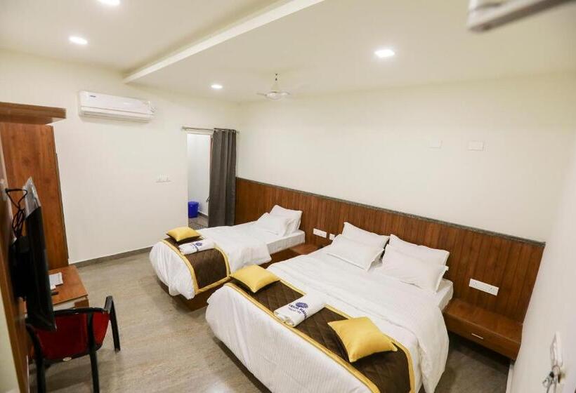 اتاق لوکس سه تخته, Naga Luxury Suites  Triple Bed Room   Driver Free Stay