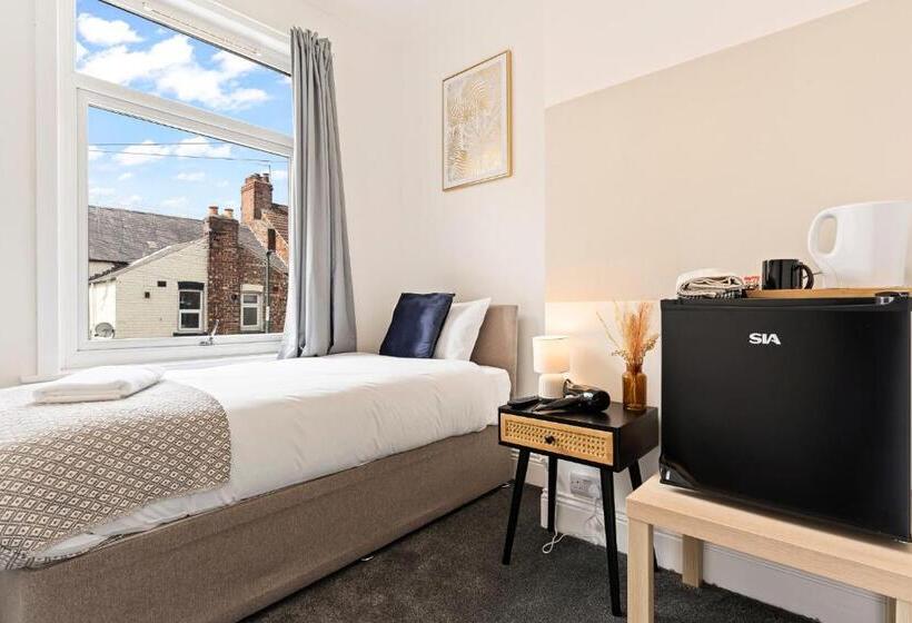 Номер Стандарт Индивидуальный, Suite #3   Central Location   Private Ensuite, Smart Tv, Fast Wifi And Free Parking   By Yoko Proper