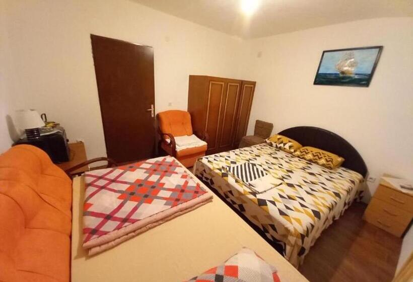 آپارتمان 2 خوابه, Ethno House Mira