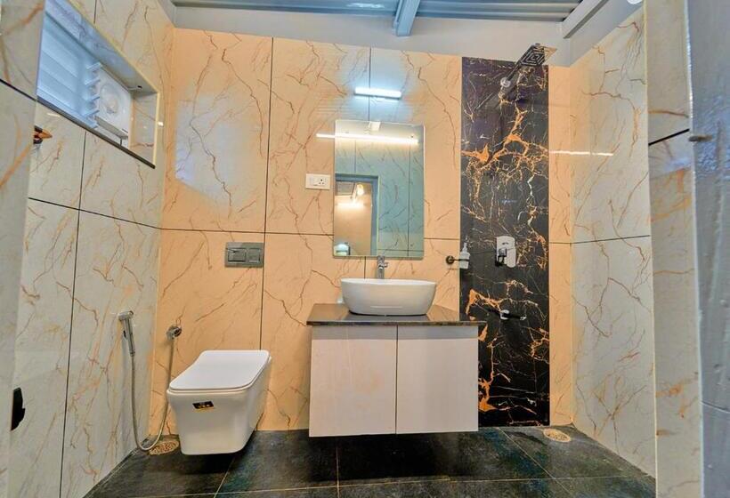 带大床的标准间, Vintage Inglenook Premium Ooty Bungalow By Voye Homes