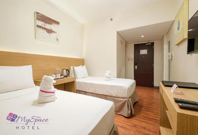 デラックスルーム, Myspace Hotel @bgc