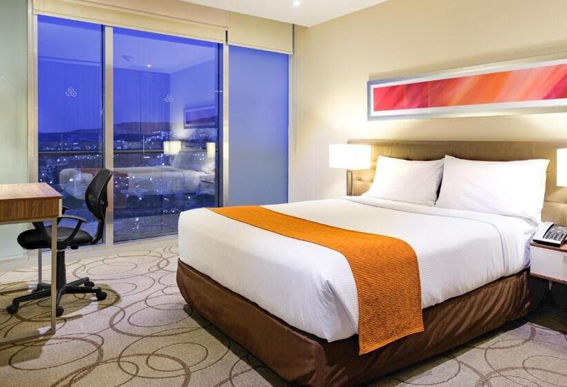جناح جونيور, The View Hotel By Covalia