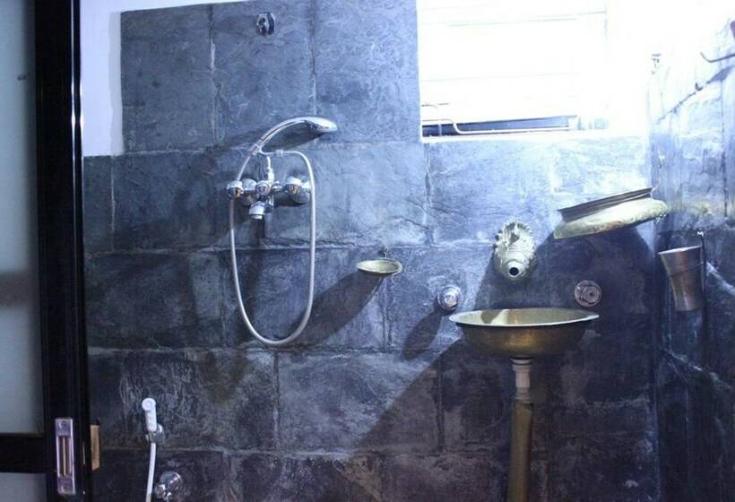 اتاق لوکس, Goathchen Guest House