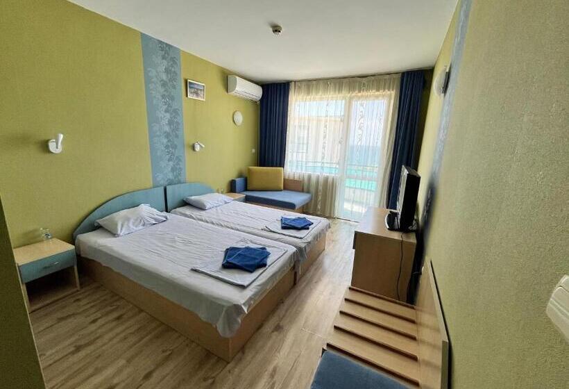 스탠다드 트리플 룸, Family Hotel Delfina