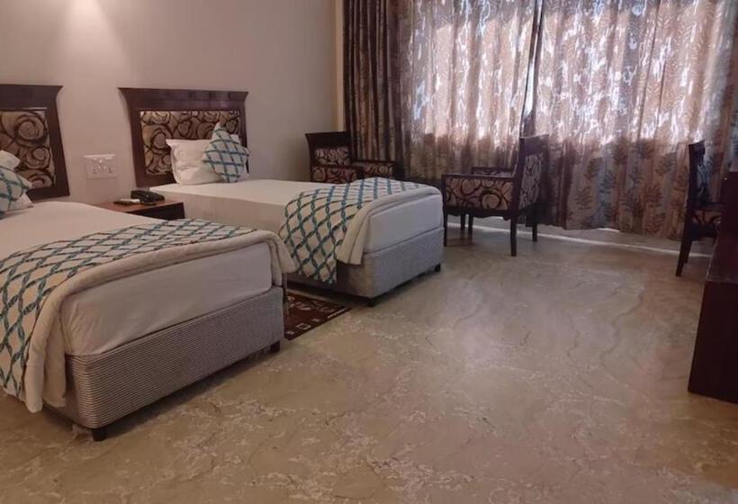 标准间, Goroomgo Hotel Taj Darbar Bihar   Luxury Room   Excellent Customer Service