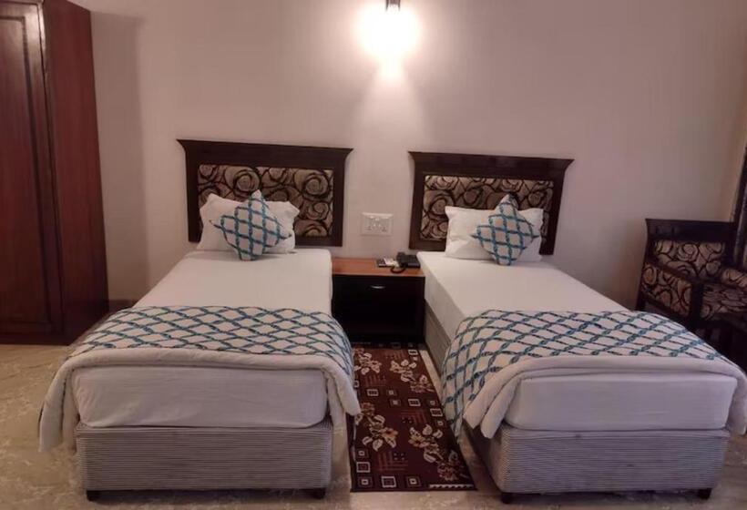 标准间, Goroomgo Hotel Taj Darbar Bihar   Luxury Room   Excellent Customer Service