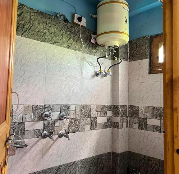 Четырехместный Номер Стандарт, Yamuna Guest House Tosh
