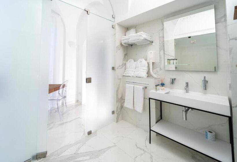 Номер Deluxe Вид на Море с Балконом, Villa L Ara