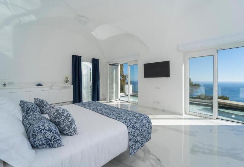 Номер Deluxe Вид на Море с Балконом, Villa L Ara