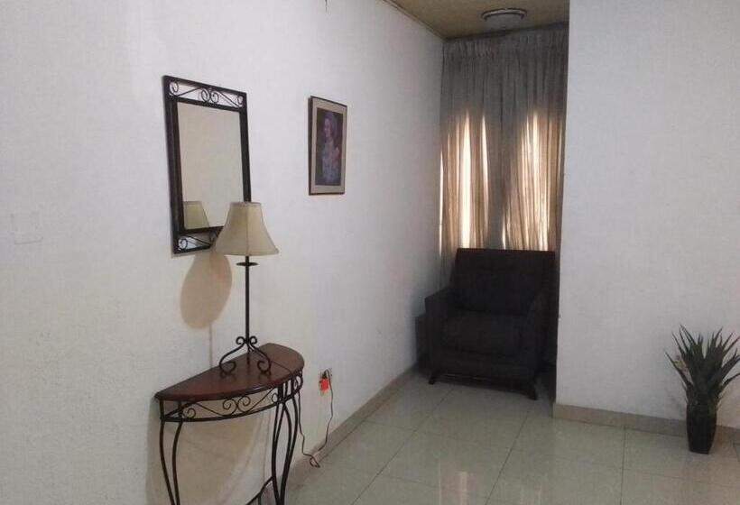 اتاق سوپریور با تخت بزرگ, Light House Hotel And Suites