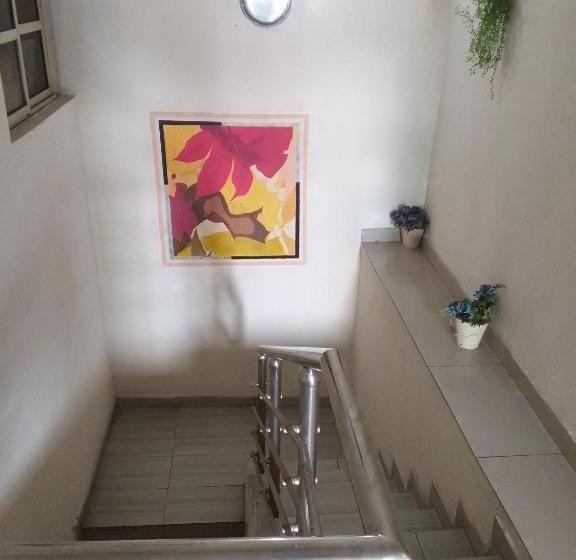 اتاق لوکس با تخت بزرگ, Light House Hotel And Suites