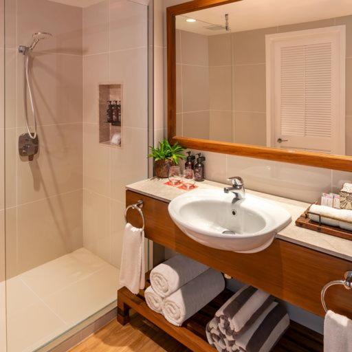 Номер Deluxe Вид на Море, Outrigger Fiji Beach Resort