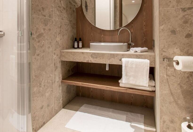 Quarto Estandar, Mövenpick Brussels Airport