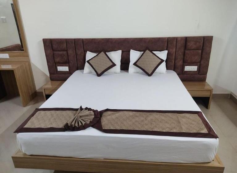 带大床的标准间, Nandi Farm Resort &