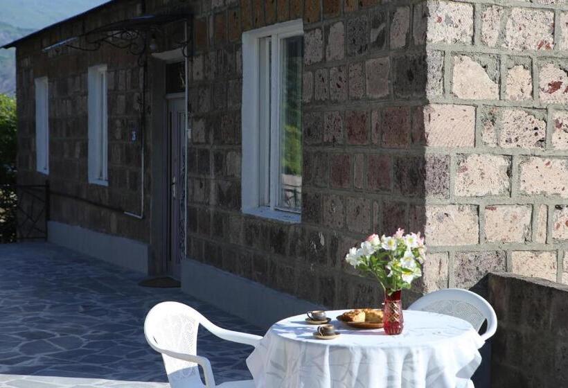 Номер Стандарт Вид на Сад, Collage Guesthouse