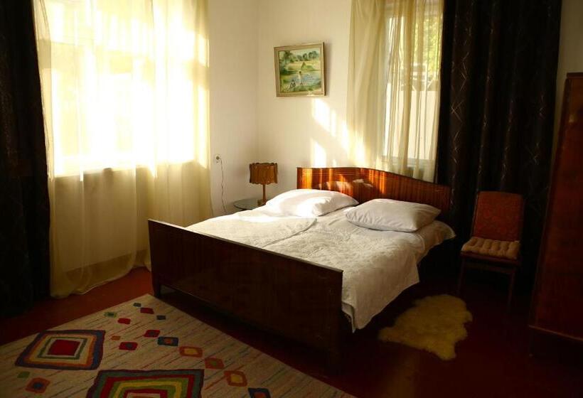 Дом 1 Спальня, Collage Guesthouse