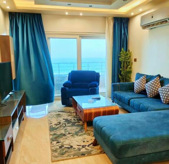 آپارتمان 3 خوابه با چشم‌انداز دریا, Alexandria Condotel