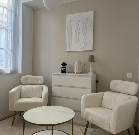 Люкс, Maison Des Ambans Chambres D Hotes Hypercentre 200m De La Gare Et Petit Dejeuner Inclus