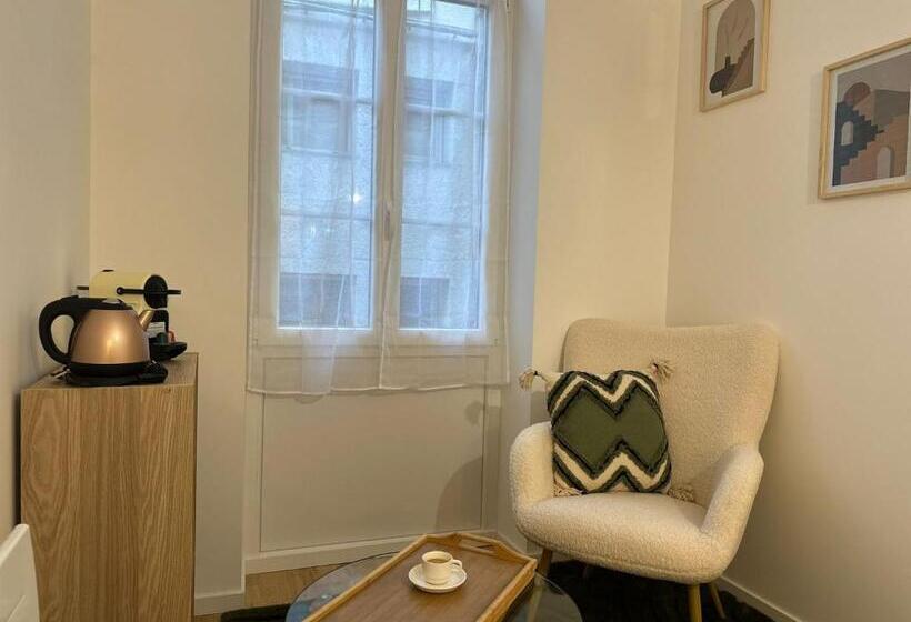 Люкс Вид на Город, Maison Des Ambans Chambres D Hotes Hypercentre 200m De La Gare Et Petit Dejeuner Inclus
